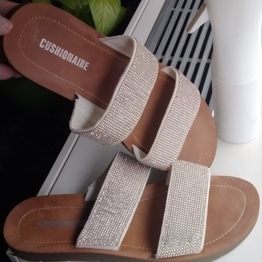 Cushioning sandals 🩴